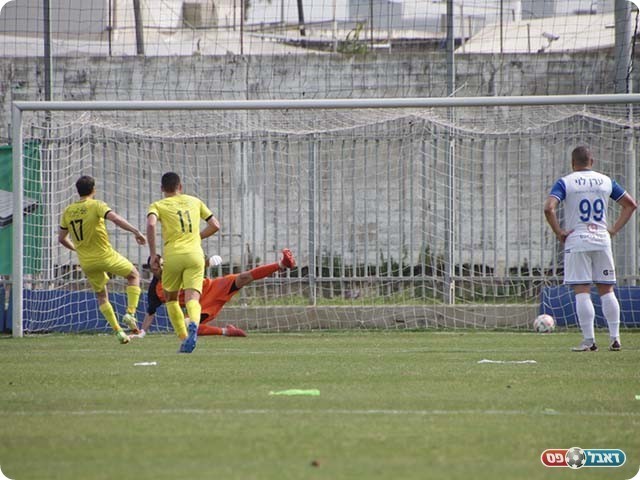 אופמן כובש מהנקודה הלבנה (בן מלניק)